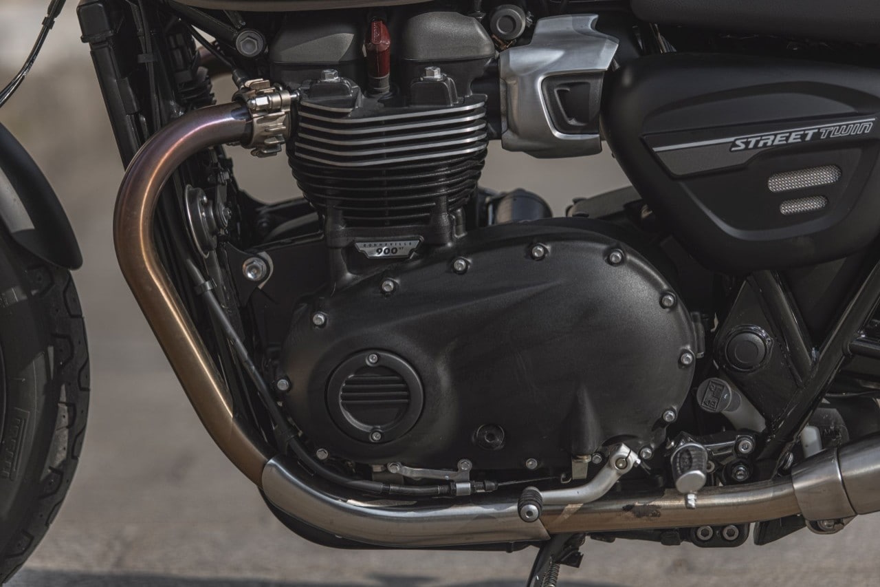 Moto Guzzi V7 Centenario e Triumph Street Twin: questione di PEDIGREE